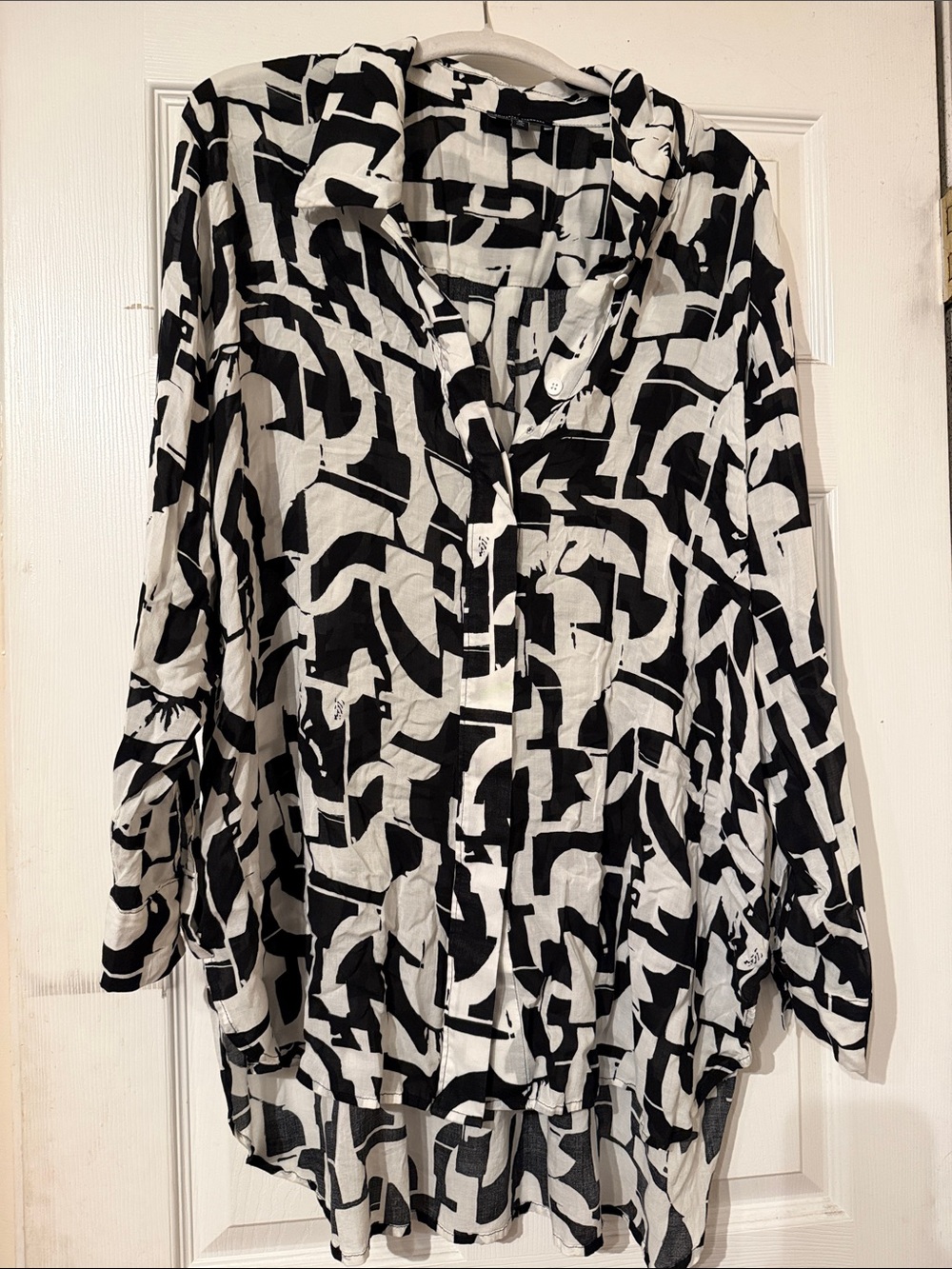 Universal Standard Black and White Abstract Button-Down Shirt